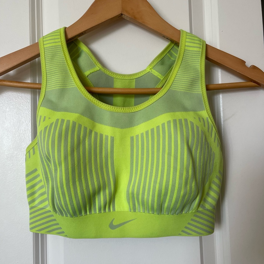 Nike FE/NOM Flyknit Women's High-Support Sports Bra